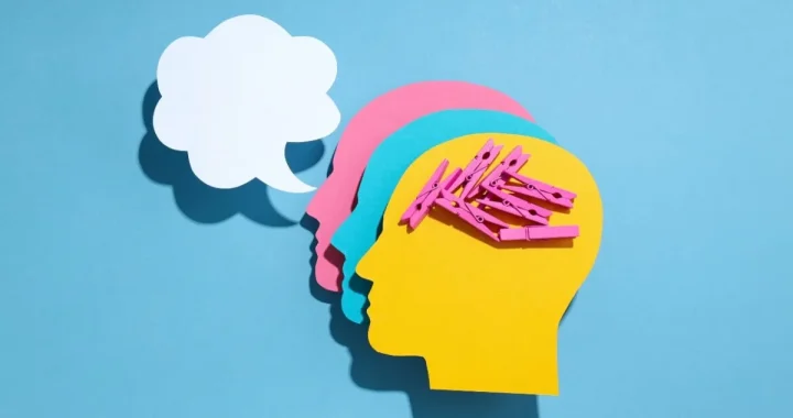 Los 7 Sesgos Cognitivos que te hacen Perder Dinero sin darte cuenta (y cómo desactivarlos)